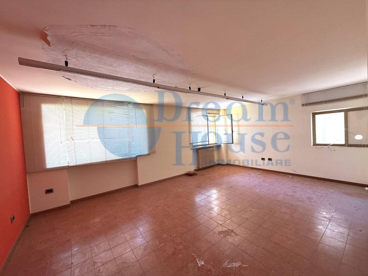Ufficio in Via Felice Bernabei 34, Teramo, {3} - Foto 1