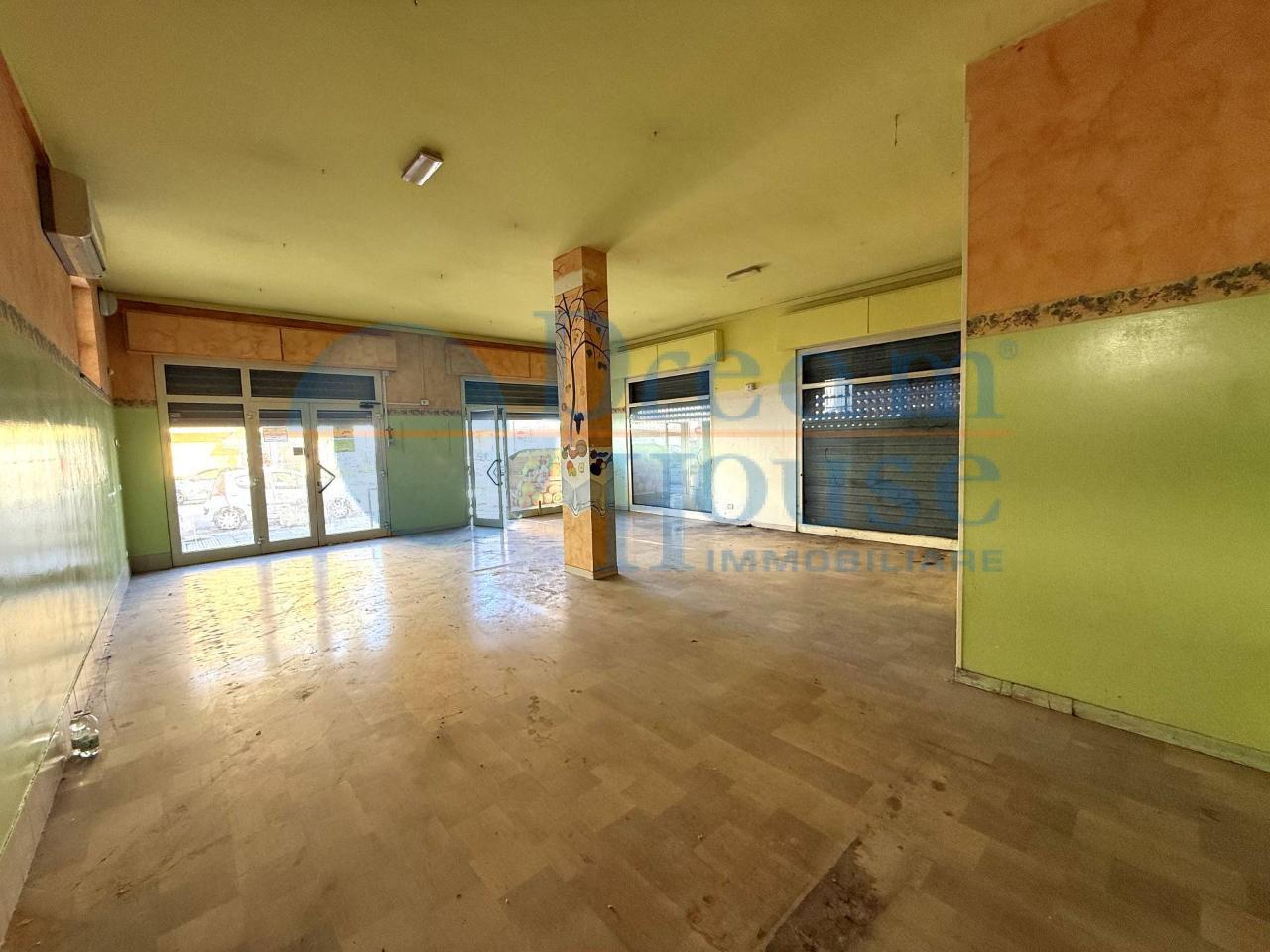 Negozio in Via Duca degli Abruzzi 18, Alba Adriatica, {3} - Foto 2