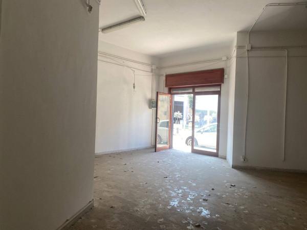 Negozio in Via Arcora, Casalnuovo Di Napoli, {3} - Foto 2
