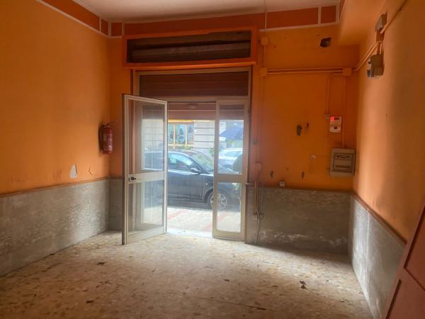 Negozio in Via Professor Gabriele Crimaldi, Casalnuovo Di Napoli, {3} - Foto 2