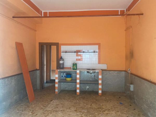 Negozio in Via Professor Gabriele Crimaldi, Casalnuovo di Napoli, {3} - Foto 1