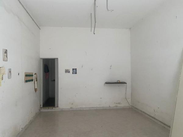Negozio in Via Professor Gabriele Crimaldi, Casalnuovo di Napoli, {3} - Foto 1