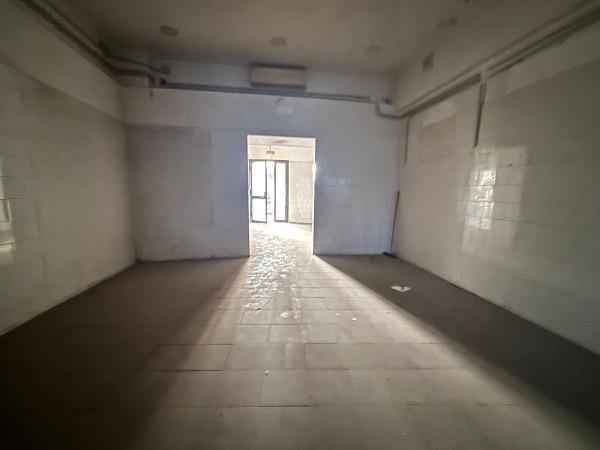 Negozio in Via Benevento 13, Casalnuovo Di Napoli, {3} - Foto 2