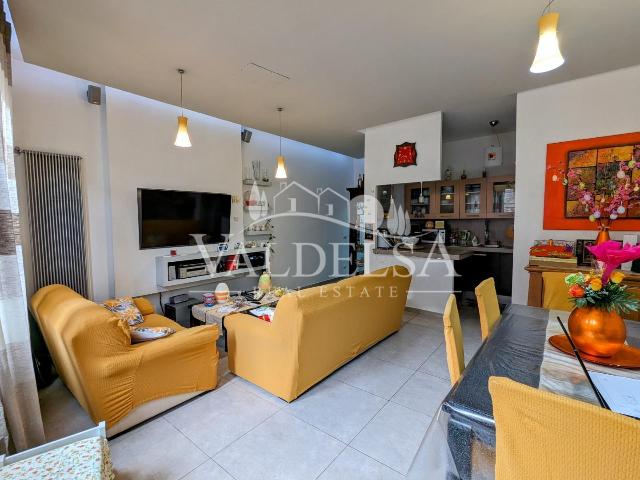 4-room flat in a Giovanni Montorsoli 81, Poggibonsi - Photo 1