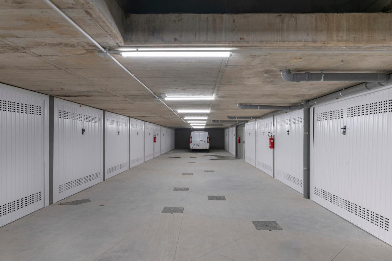 Parcheggio chiuso in Via Giacomo Watt 24, Milano - Foto 1