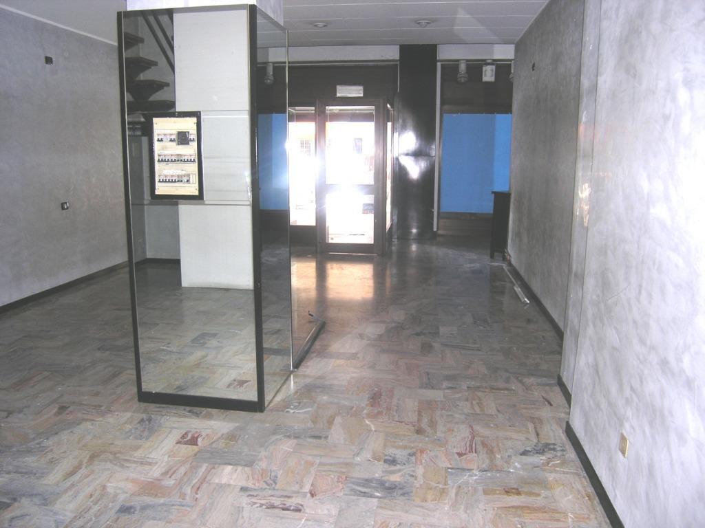 Negozio in Via Cavour, Asti, {3} - Foto 2