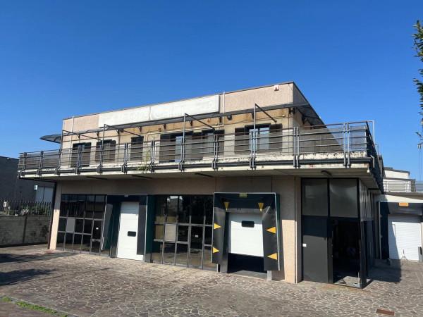 Capannone in Viale del Lavoro, Romano Di Lombardia, {3} - Foto 1