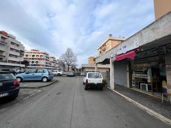 Negozio in Via delle Azzorre 366, Roma, {3} - Foto 2