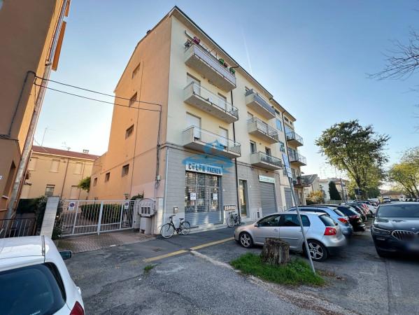 Negozio in Via Goffredo Mameli 40, Faenza, {3} - Foto 1