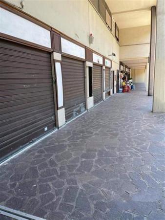 Negozio in Viale Eroi di Cefalonia, Roma, {3} - Foto 1