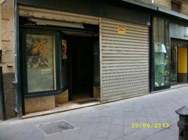 Negozio in Via della Repubblica, Cava De' Tirreni, {3} - Foto 1