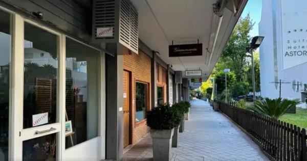 Negozio in Viale Amerigo Vespucci, Rimini, {3} - Foto 2