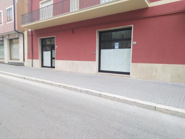 Negozio in Via Lazio, Isernia, {3} - Foto 1