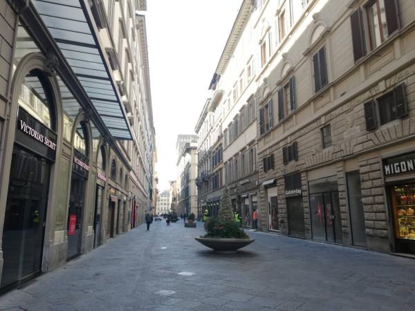 Abbigliamento in Via dei Calzaiuoli 70, Firenze, {3} - Foto 1
