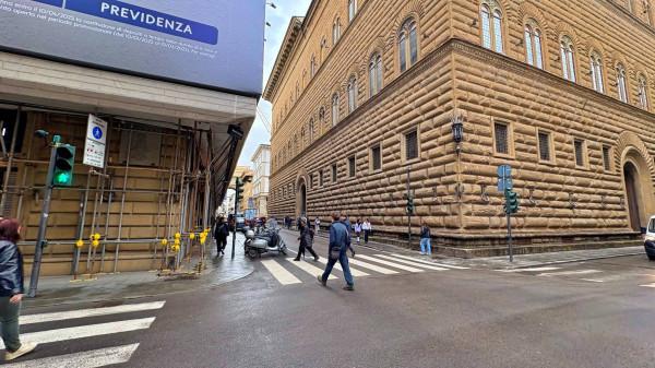 Abbigliamento in Via dei Tornabuoni 14, Firenze, {3} - Foto 1