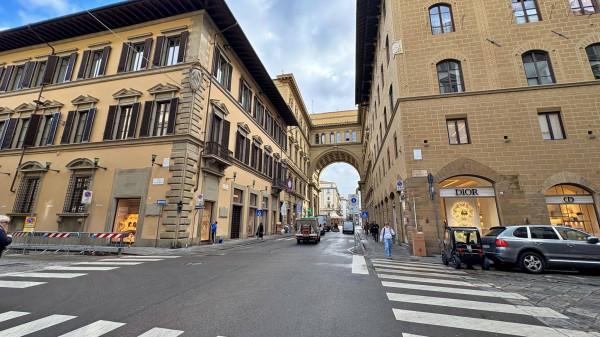 Abbigliamento in Piazza degli Strozzi 1, Firenze, {3} - Foto 1