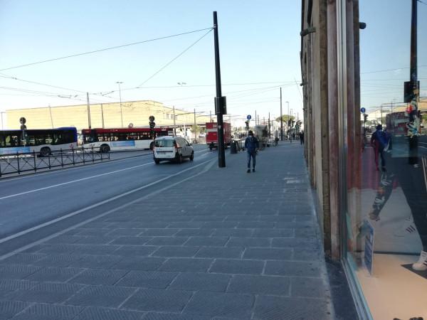 Negozio in Largo Fratelli Alinari 1, Firenze, {3} - Foto 1