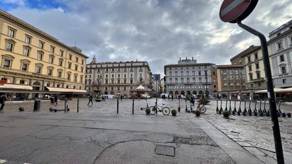 Negozio in Piazza della Repubblica 6, Firenze, {3} - Foto 2