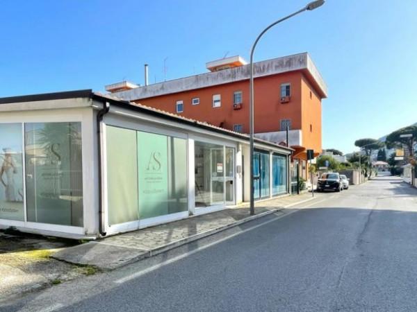 Negozio in Piazza John Fitzgerald Kennedy, San Felice Circeo, {3} - Foto 1