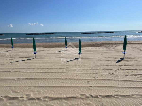 Stabilimento balneare in Lungomare Antonio Gramsci 255, Porto San Giorgio, {3} - Foto 1