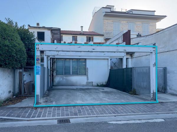 Negozio in Via Cesare Battisti 170, Porto Sant'Elpidio, {3} - Foto 1