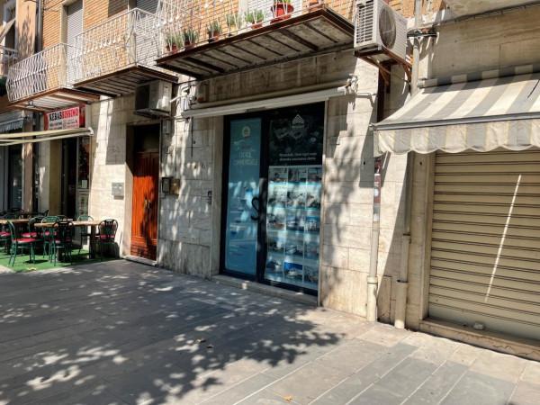 Negozio in Corso Umberto I 145, Civitanova Marche, {3} - Foto 1