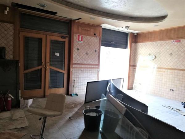 Negozio in Via Tavani Snc, Somma Vesuviana, {3} - Foto 1