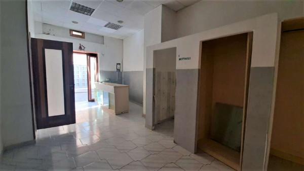 Negozio in Via Aldo Moro Snc, Somma Vesuviana, {3} - Foto 1