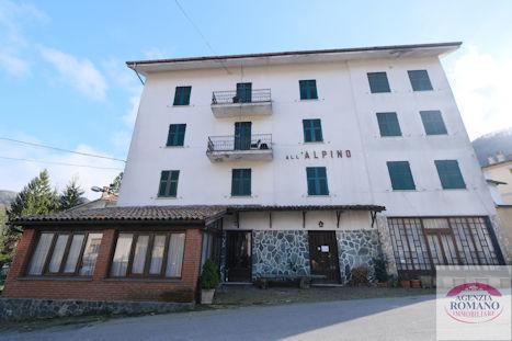 Palazzina commerciale in Via Stefano Ramorino 14, Urbe, {3} - Foto 1