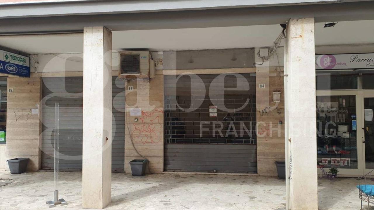 Negozio in Via Fiume 84, Ladispoli, {3} - Foto 1
