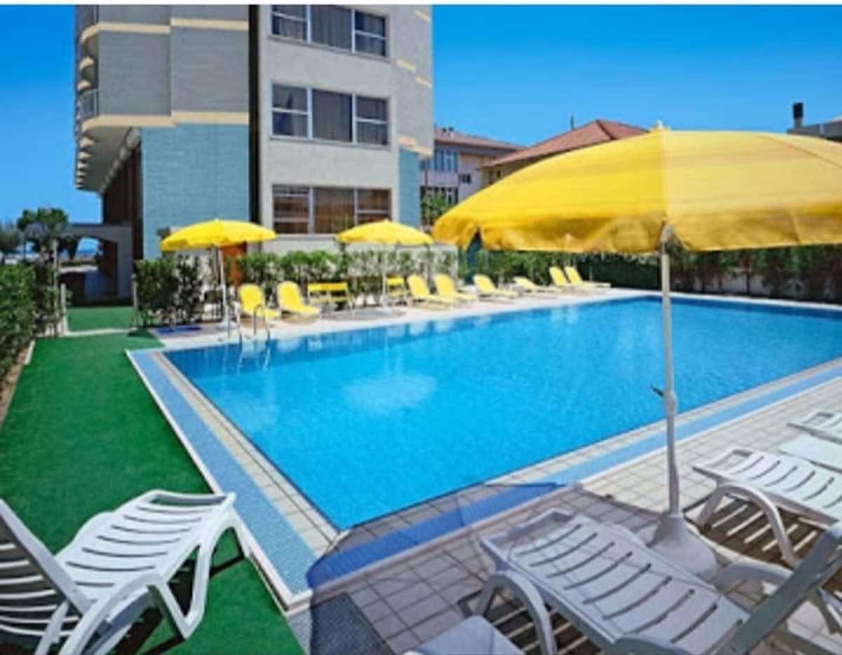 Albergo in Viale Guglielmo Marconi 10, Alba Adriatica - Foto 1