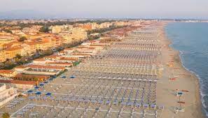 Stabilimento balneare in Terrazza della Repubblica, Viareggio, {3} - Foto 2