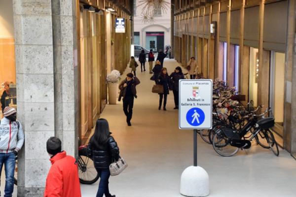 Negozio in Piazza dei Cavalli, Piacenza, {3} - Foto 1