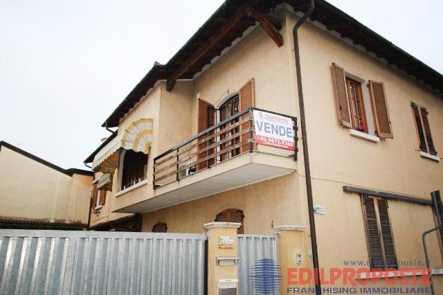 3-room flat in Via San Lorenzo, Lazzate - Photo 1