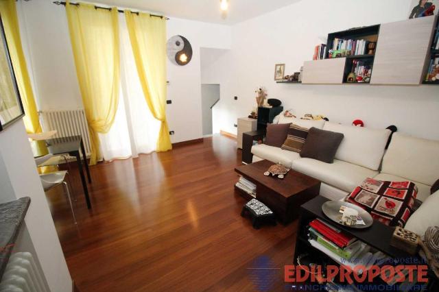 3-room flat in Via Roma, Lazzate - Photo 1