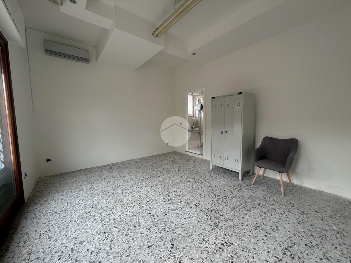 Negozio in Via IV Novembre 1, Palosco, {3} - Foto 2