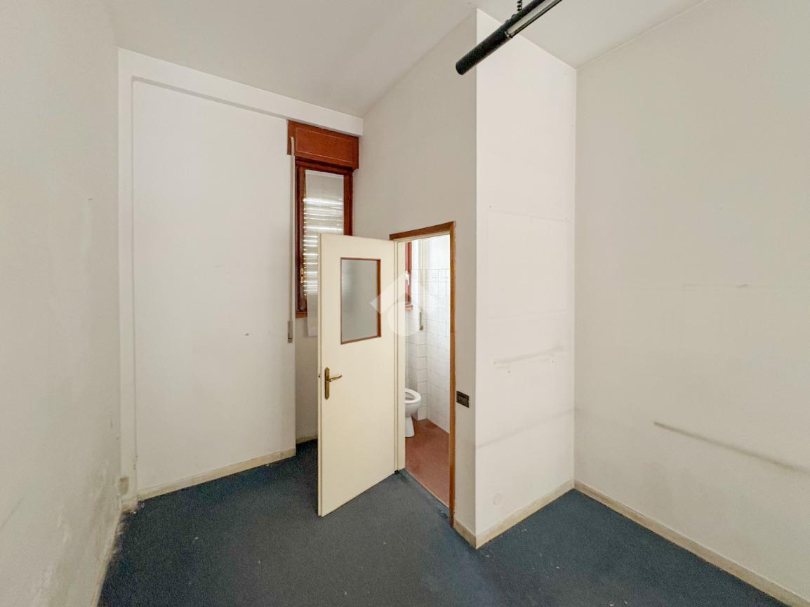 Negozio in Via Filippo Turati 78, Lecco, {3} - Foto 2