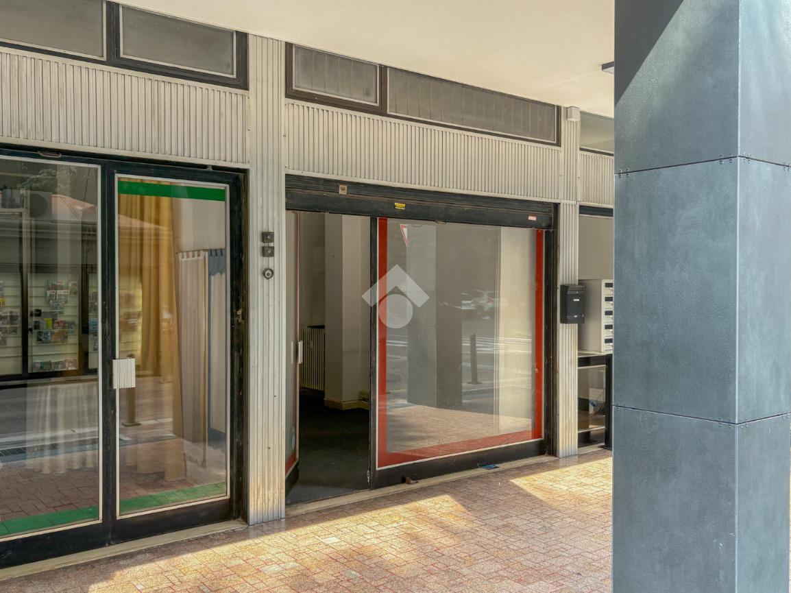 Negozio in Via Filippo Turati 78, Lecco, {3} - Foto 1