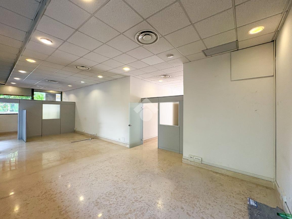 Negozio in Corso Giacomo Matteotti 9, Lecco, {3} - Foto 1
