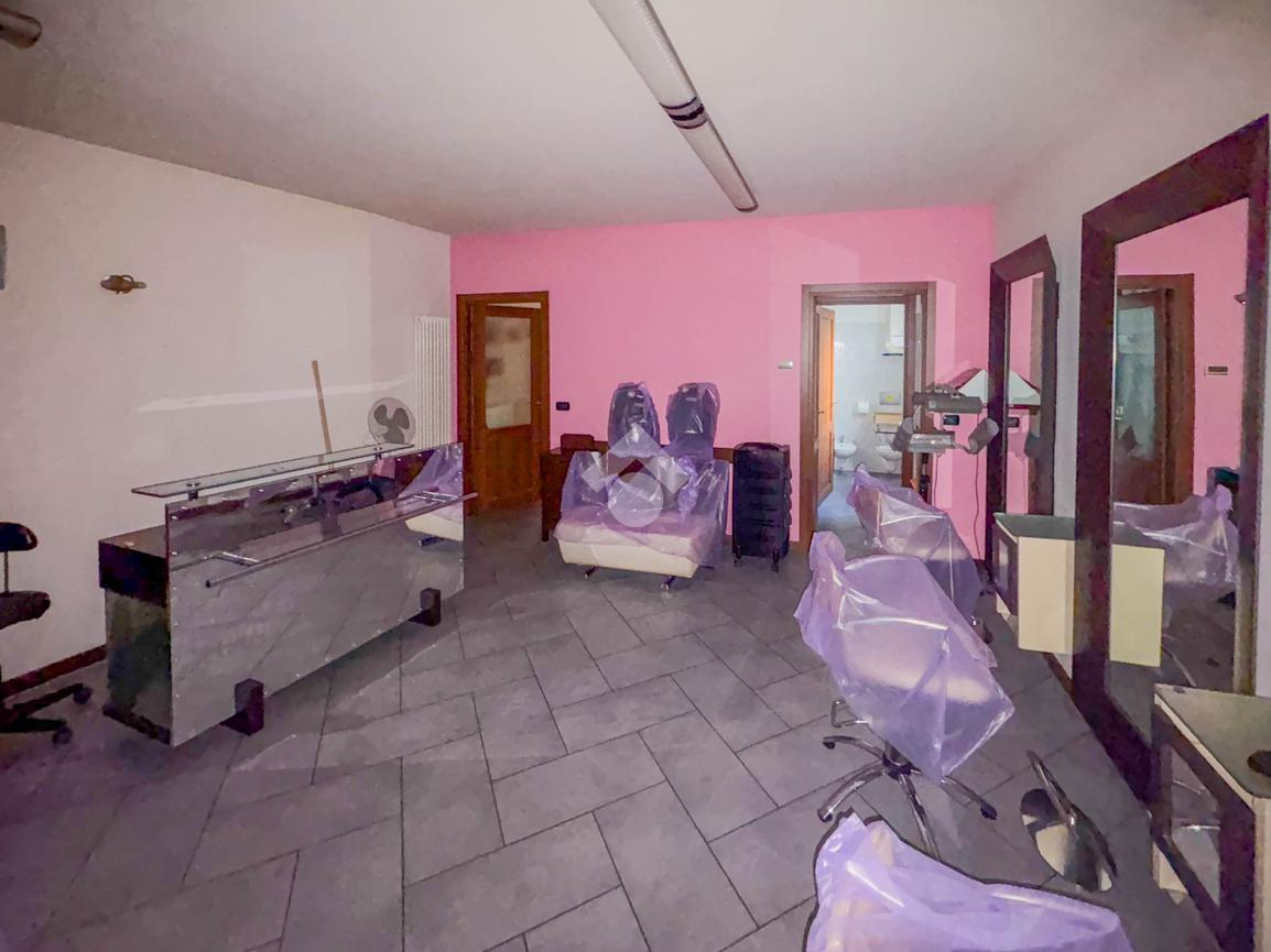 Negozio in Via Giuseppe Mazzini 46, Ballabio, {3} - Foto 2
