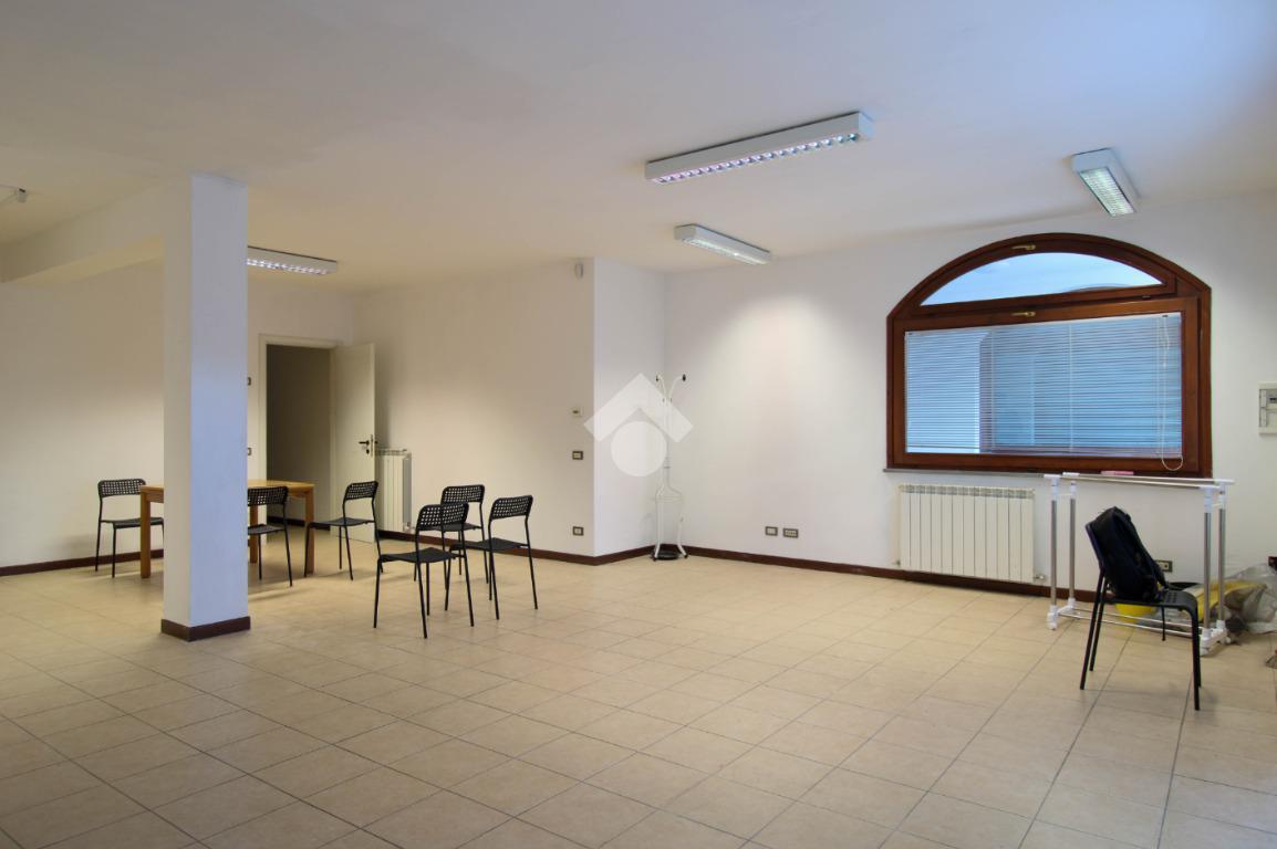 Negozio in Via Bovara, Valmadrera, {3} - Foto 2