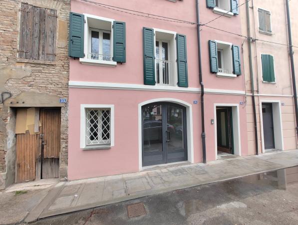 Negozio in Piazzale Bernardino Ramazzini 35, Carpi, {3} - Foto 1