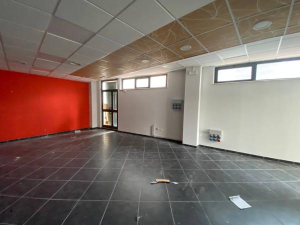 Negozio in Via Giuseppe Petroni 36, Terni, {3} - Foto 1