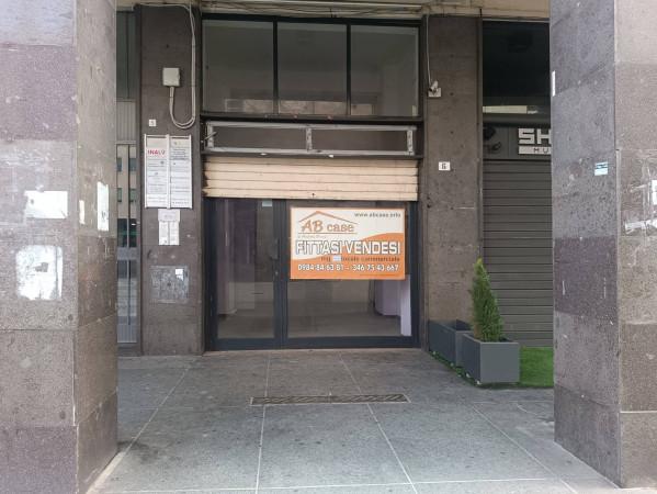 Negozio in Piazza dei Bruzi 6, Cosenza, {3} - Foto 2