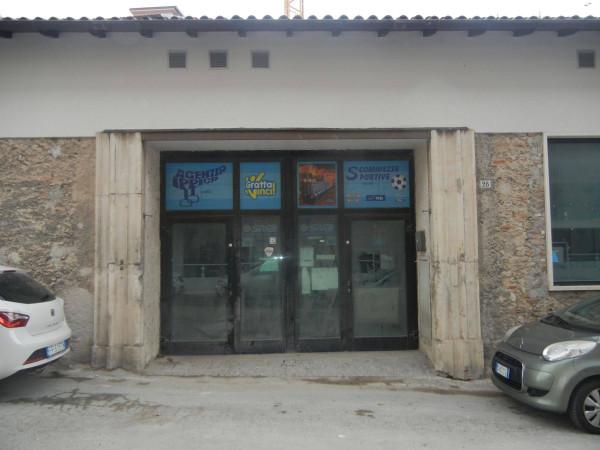 Negozio in Viale Nicolò Persichetti 26, L'Aquila, {3} - Foto 1