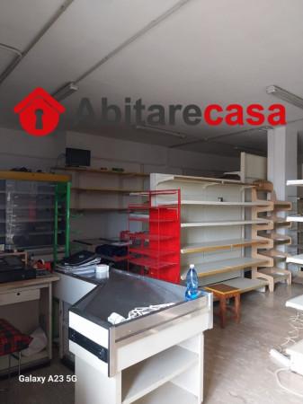 Negozio in Via della Libertà 69, Frignano, {3} - Foto 2