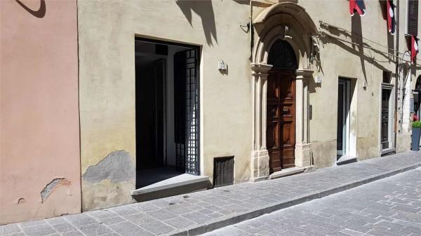 Negozio in Corso Giuseppe Garibaldi 72, Gubbio, {3} - Foto 2