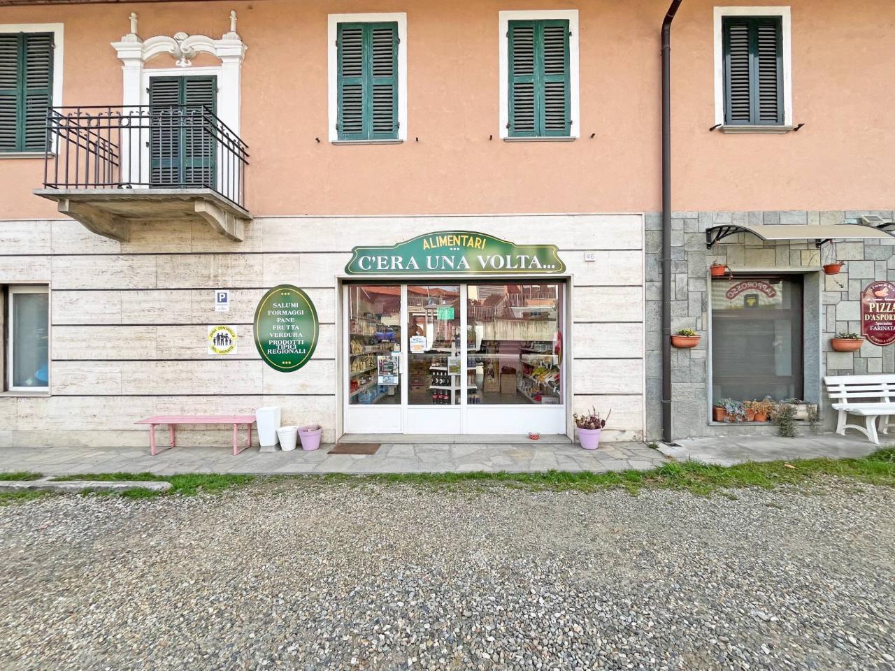 Negozio in Via Maestra Riva 48, Pinerolo, {3} - Foto 1