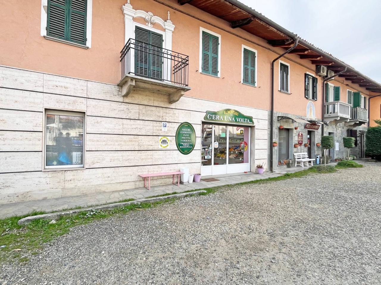Negozio in Via Maestra Riva 48, Pinerolo, {3} - Foto 2