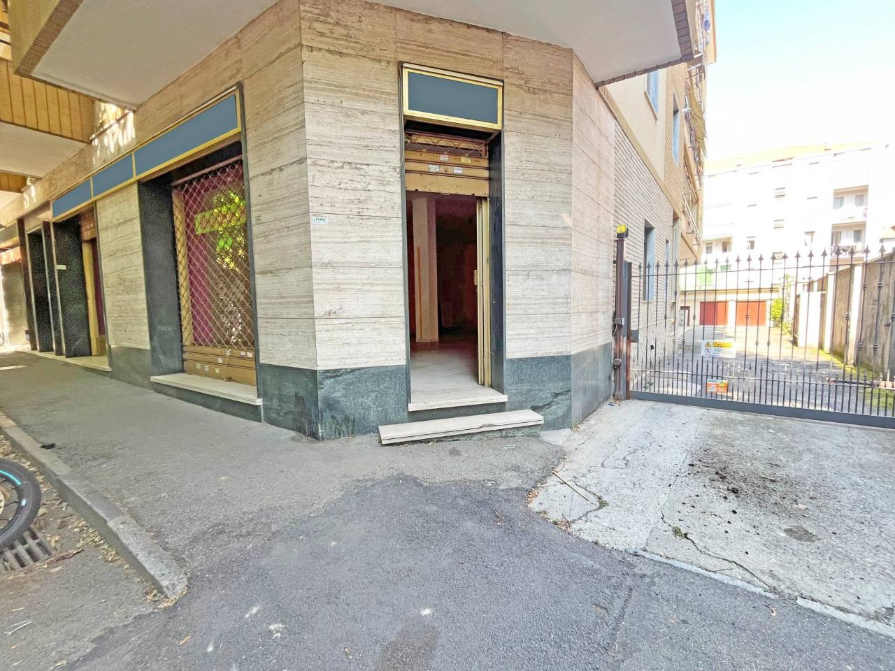 Negozio in Viale della Rimembranza 32, Pinerolo, {3} - Foto 2
